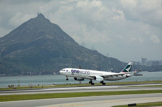 Cathay Pacfic Onewolord color B-HLU