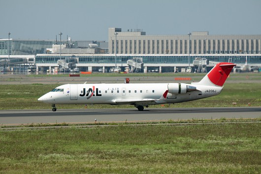 XM/JLJ/ジェイ・エア　CRJ-200ER　JA208J