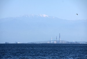 富山湾から立山連峰を見ゆ