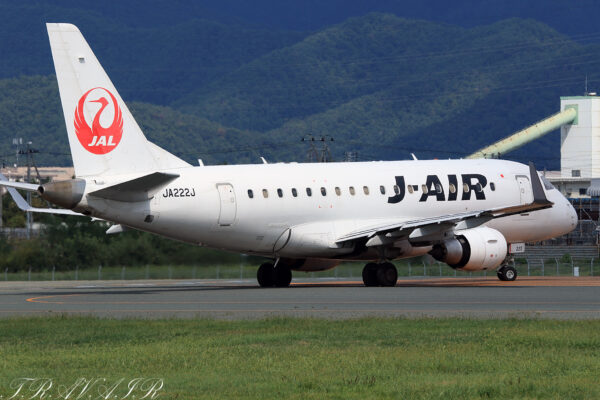 JL/JAL/日本航空 JL2235 ERJ-170 JA222J