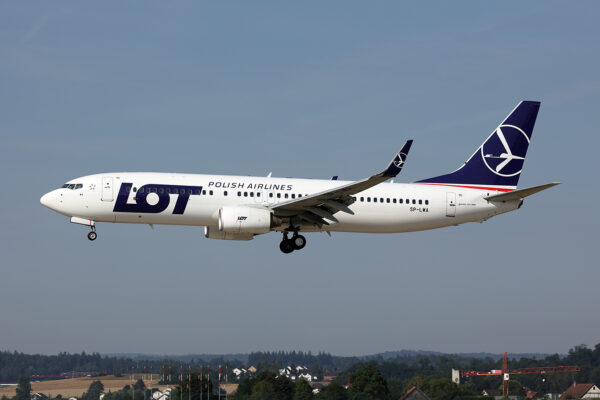 LO/LOT/LOTポーランド航空 LO411 B737-800 SP-LWA
