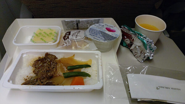 OZ105機内食