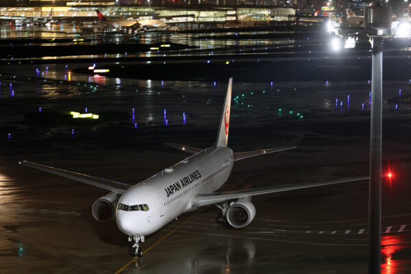 2024.8.31 19:42撮影 JL/JAL/日本航空 B767-300ER