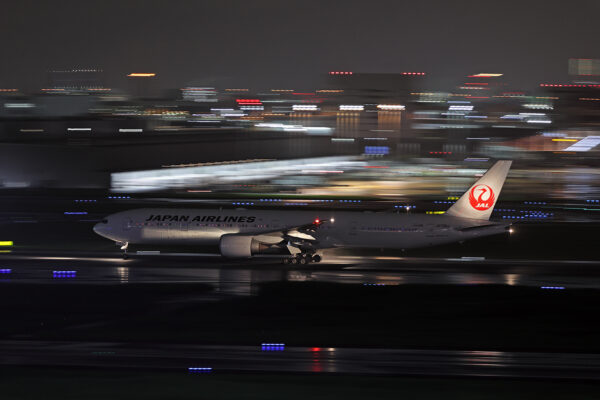 2024.8.31 20:30撮影 JL/JAL/日本航空 B777-300ER