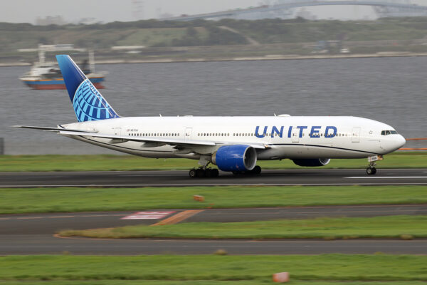 UA/UAL/ユナイテッド航空 UA130 B777-200ER N57016