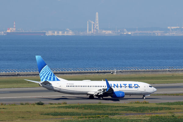 UA/UAL/ユナイテッド航空 UA137 B737-800 N33264