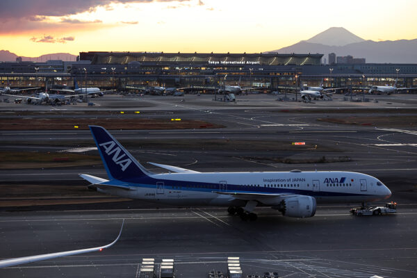 NH/ANA/全日空 TAXI B787-8 JA814A