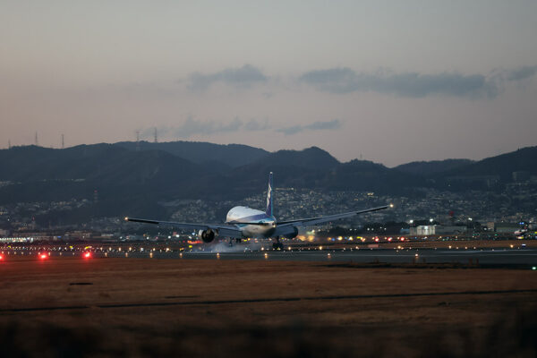 NH/ANA/全日空 NH33 B777-200ER JA744A