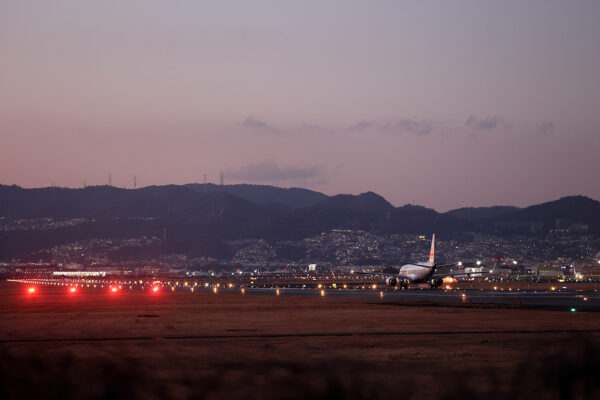 JL/JAL/日本航空 JL2251 ERJ190 JA246J