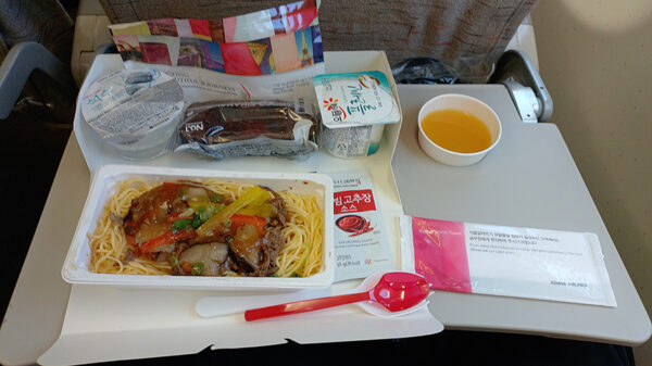 OZ172の機内食