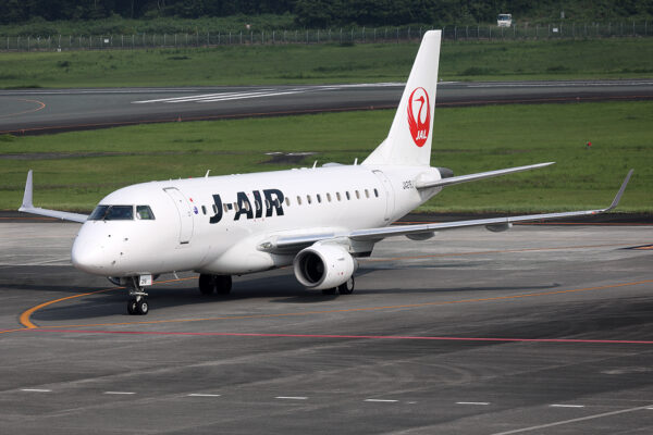 JL/JAL/日本航空 JL2383 E-170 JA216J