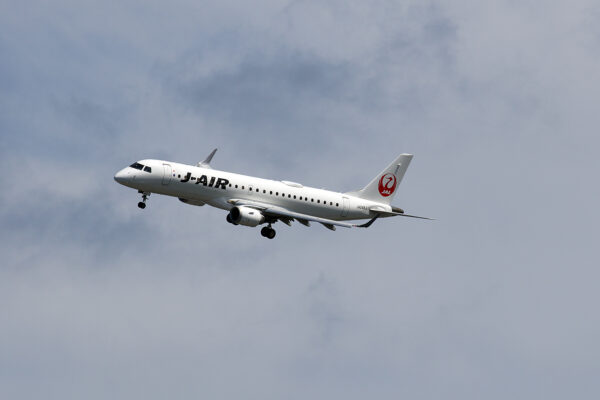 JL/JLJ/ジェイエア JL688 ERJ190 JA246J