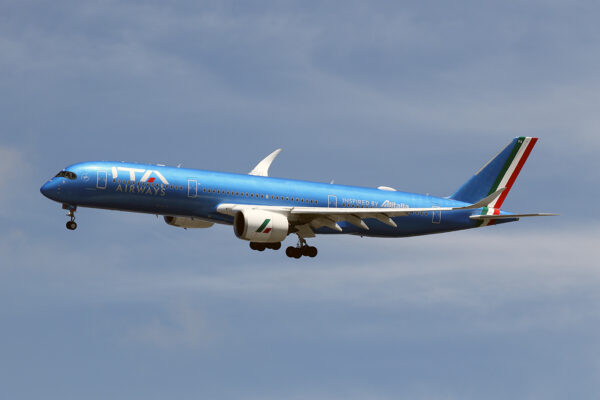 AZ/ITY/ITAエアウェイズ AZ792 A350-900 EI-IFA