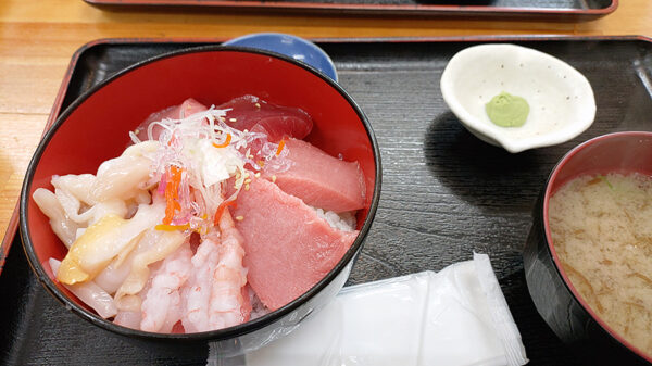 赤身三色丼