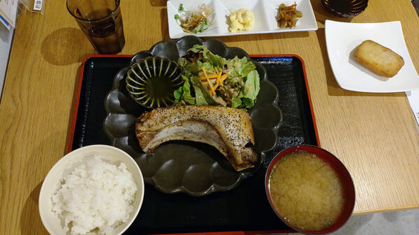 マグロカマ 黒胡椒焼定食