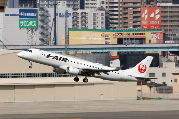 XM/JLJ/ジェイエア JL3531 ERJ-190 JA243J