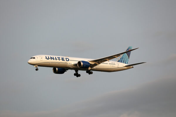 UA/UAL/ユナイテッド航空  B787-10 N17015