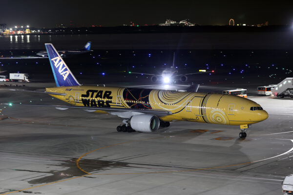 ANA　スターウォーズ塗装　B7777-200ER　JA743A