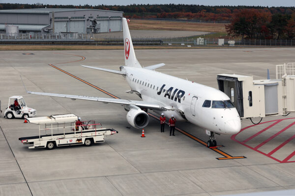 XM/JLJ/ジェイエア JL2161 ERJ-170 JA211J