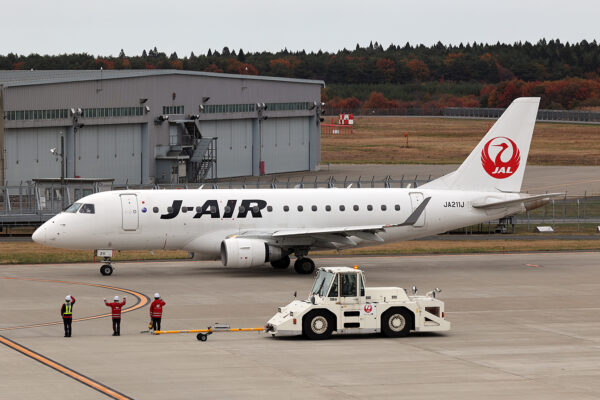 XM/JLJ/ジェイエア JL2162 ERJ-170 JA211J