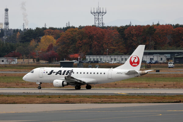 XM/JLJ/ジェイエア JL2126 ERJ-170 JA211J