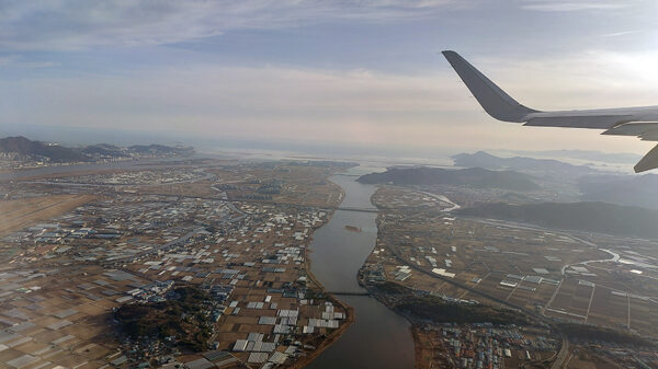 釜山空港を離陸