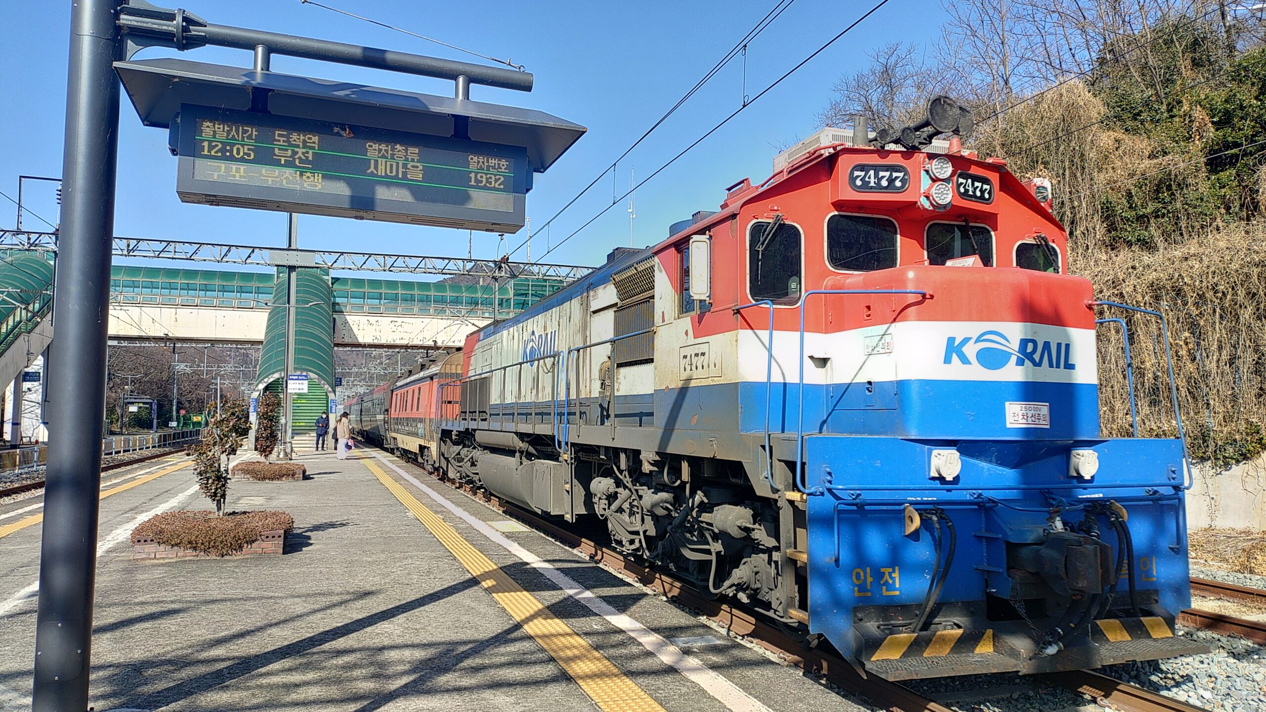 韓国のディーゼル機関車牽引のセマウル号